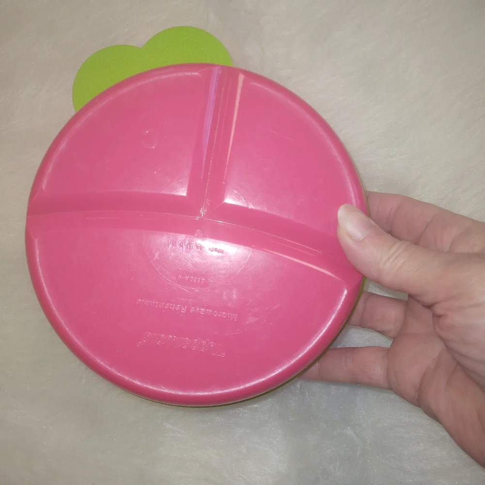 TUPPERWARE Red divided munch dish with green lid